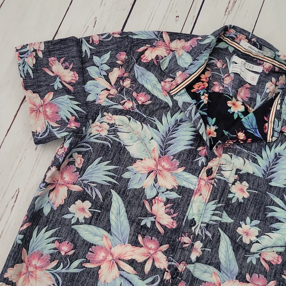 Cactus Floral Print Button Down - Picture 2 of 8